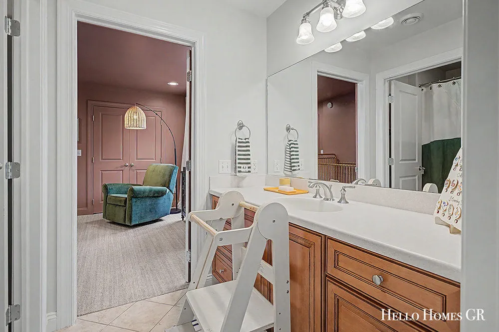 5327 Canyon River Drive NE Cannon Township, MI 49301