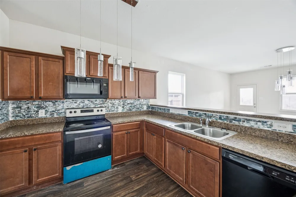1020 Walnut Ridge Drive Hutchins, TX 75141