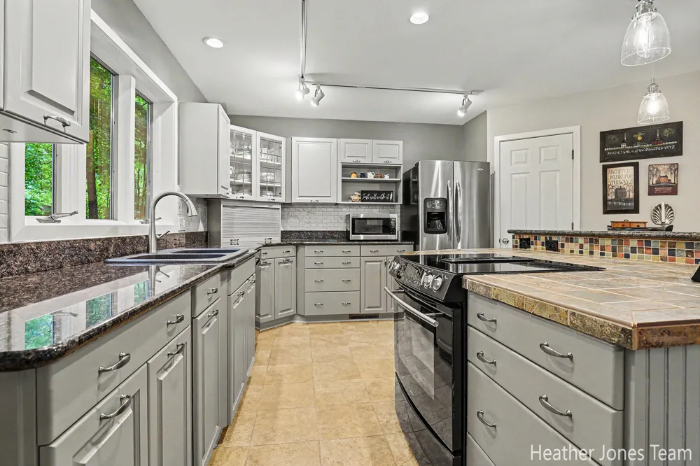 10288 Hathaway Drive Greenville, MI 48838