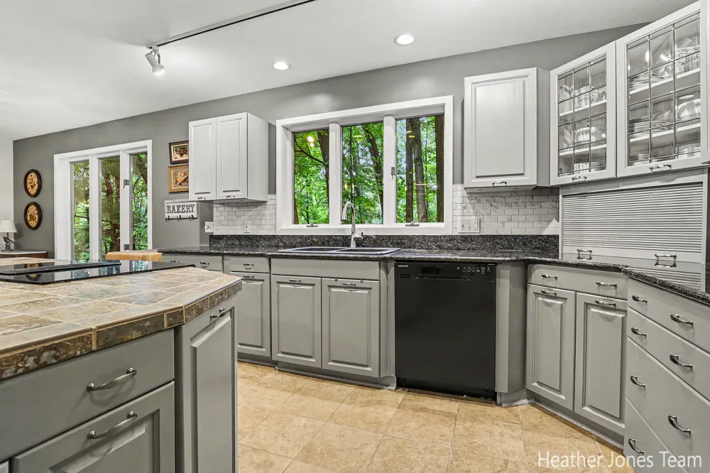10288 Hathaway Drive Greenville, MI 48838