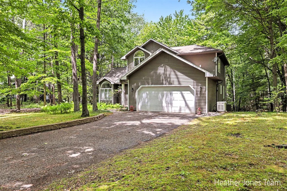 10288 Hathaway Drive Greenville, MI 48838