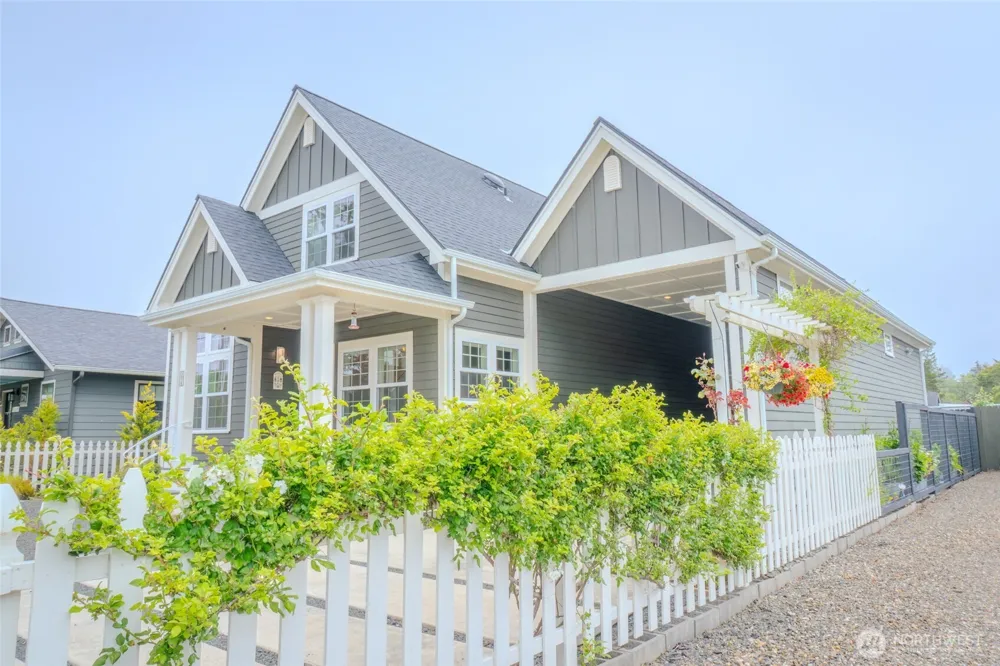 5010 L PLACE Seaview, WA 98644