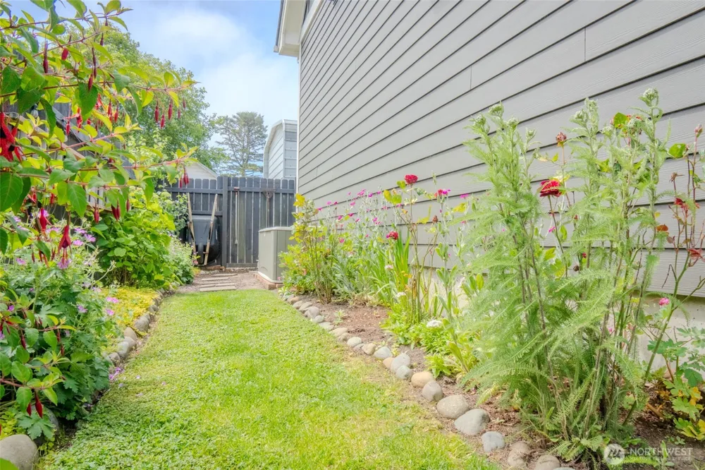 5010 L PLACE Seaview, WA 98644