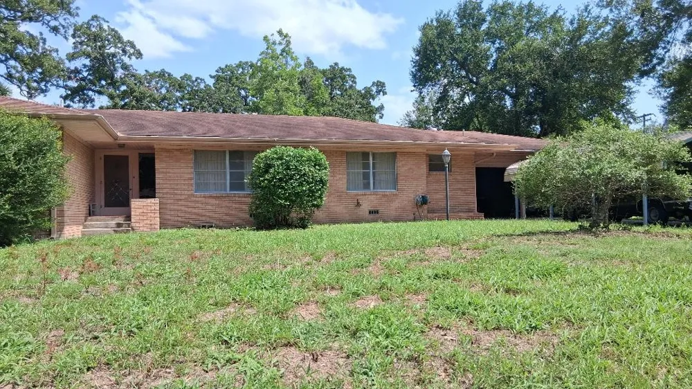 913 Lazy Lane Bryan, TX 77802