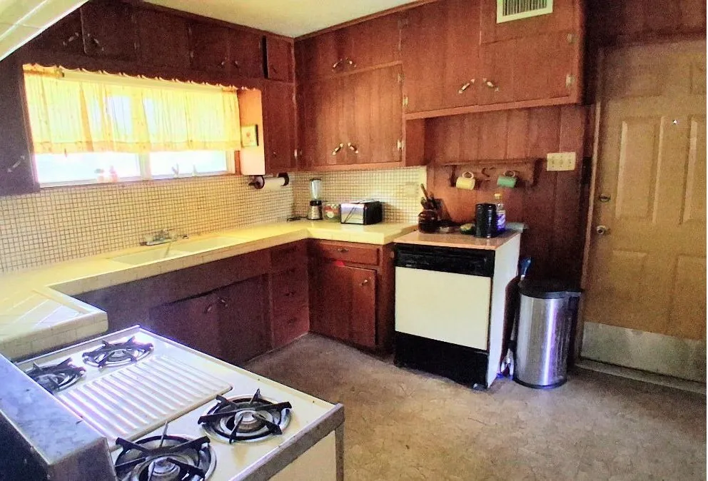 913 Lazy Lane Bryan, TX 77802