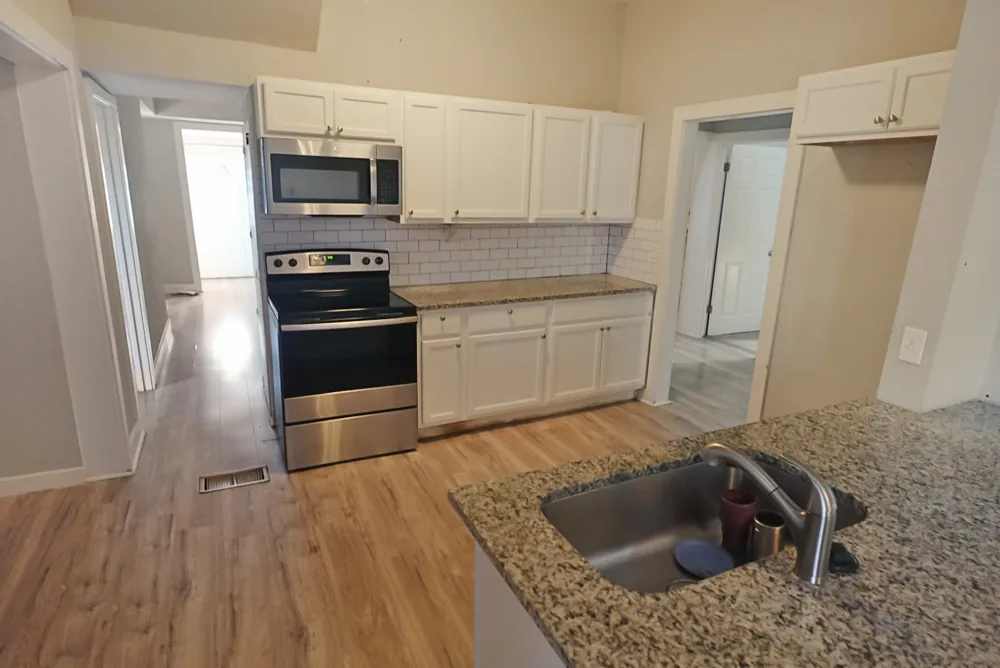 241 W Ross Avenue De Leon, TX 76444