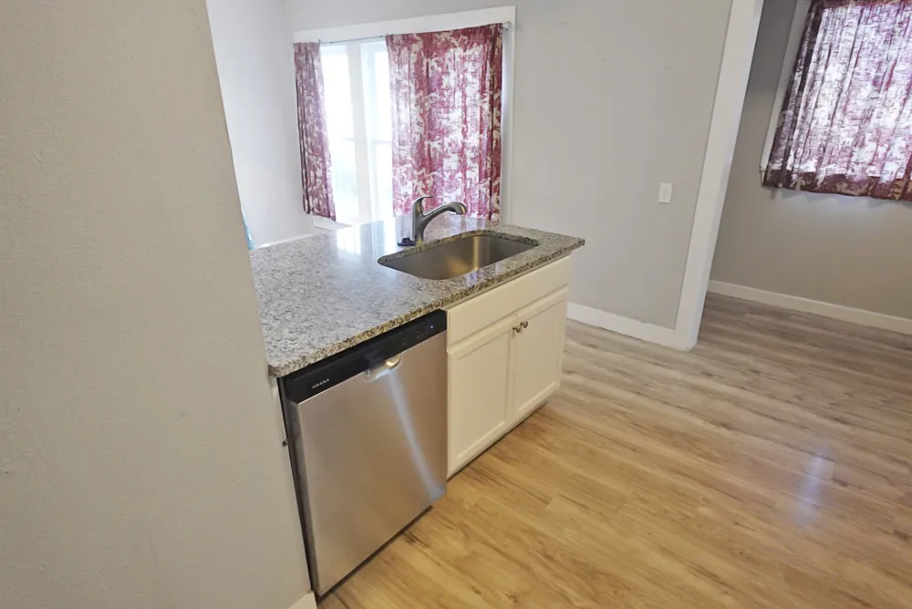 241 W Ross Avenue De Leon, TX 76444