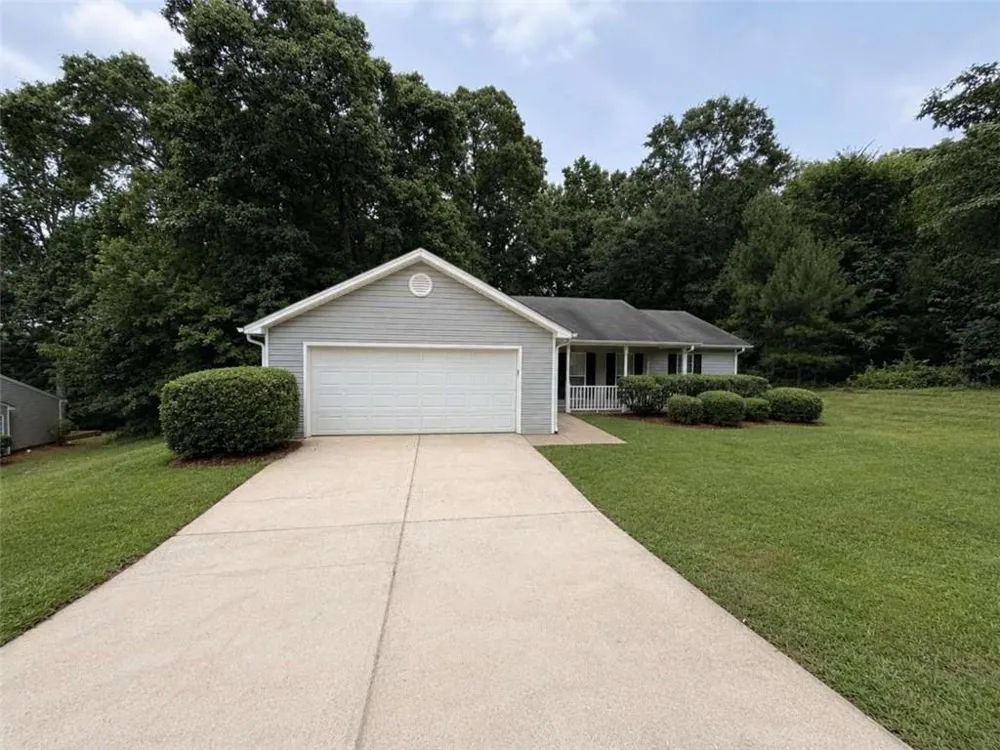 211 Ravenwood Court Bethlehem, GA 30620