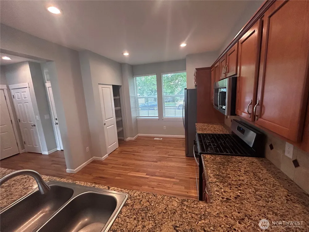 1218 32nd Street NE Auburn, WA 98002