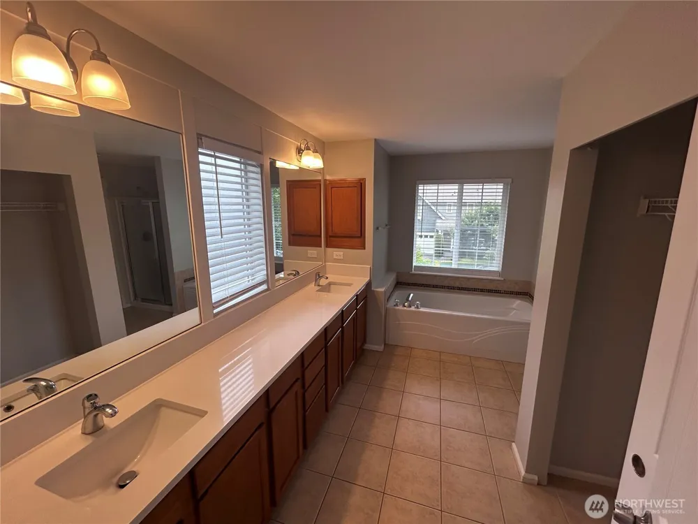 1218 32nd Street NE Auburn, WA 98002