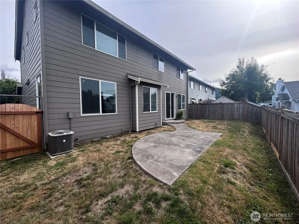 1218 32nd Street NE Auburn, WA 98002