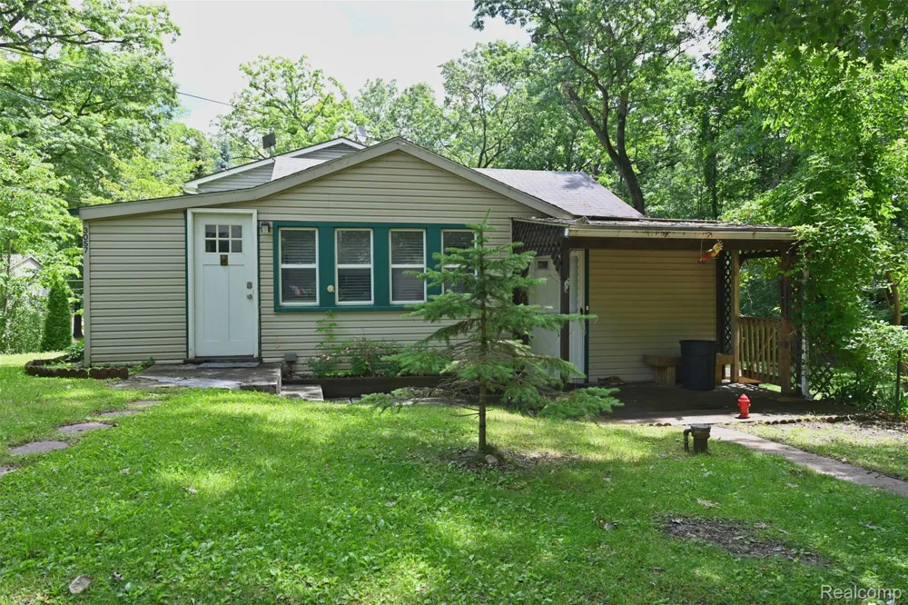 3057 Hillside Drive Milford Charter Township, MI 48380