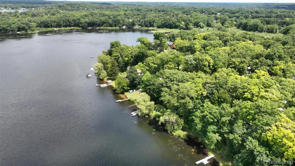 3057 Hillside Drive Milford Charter Township, MI 48380