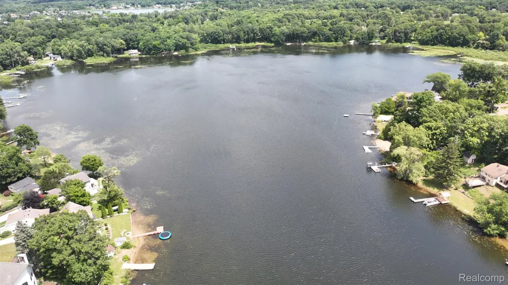 3057 Hillside Drive Milford Charter Township, MI 48380