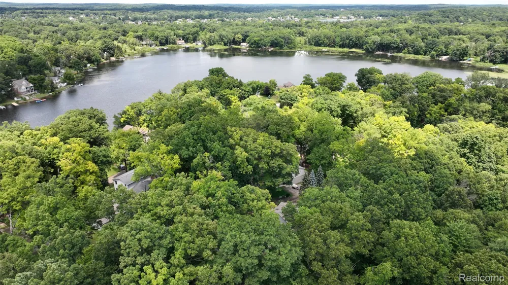 3057 Hillside Drive Milford Charter Township, MI 48380