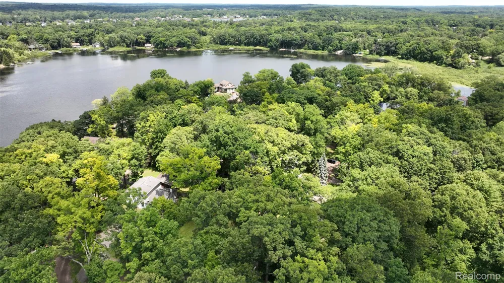3057 Hillside Drive Milford Charter Township, MI 48380