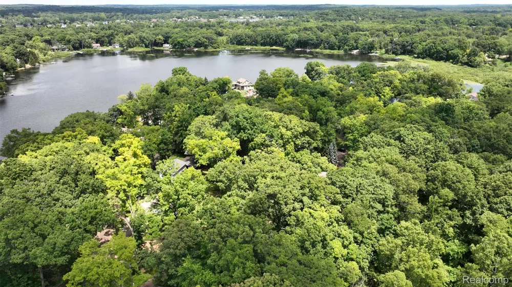 3057 Hillside Drive Milford Charter Township, MI 48380