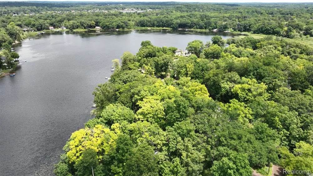3057 Hillside Drive Milford Charter Township, MI 48380