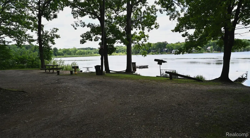 3057 Hillside Drive Milford Charter Township, MI 48380