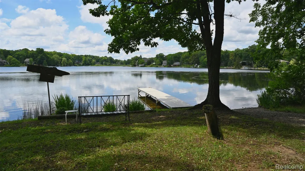 3057 Hillside Drive Milford Charter Township, MI 48380