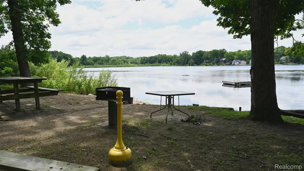 3057 Hillside Drive Milford Charter Township, MI 48380