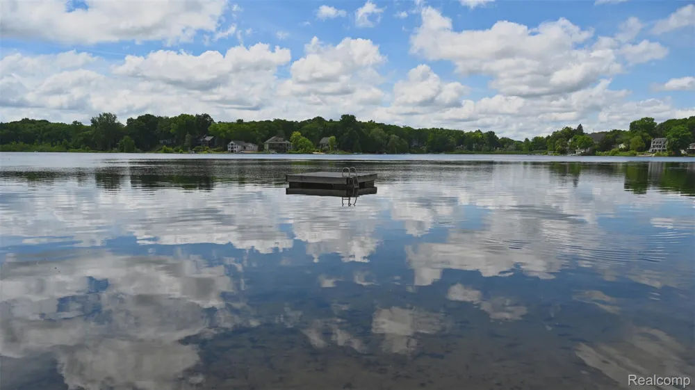 3057 Hillside Drive Milford Charter Township, MI 48380