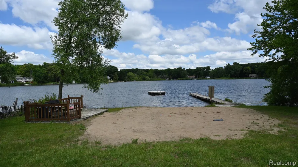3057 Hillside Drive Milford Charter Township, MI 48380