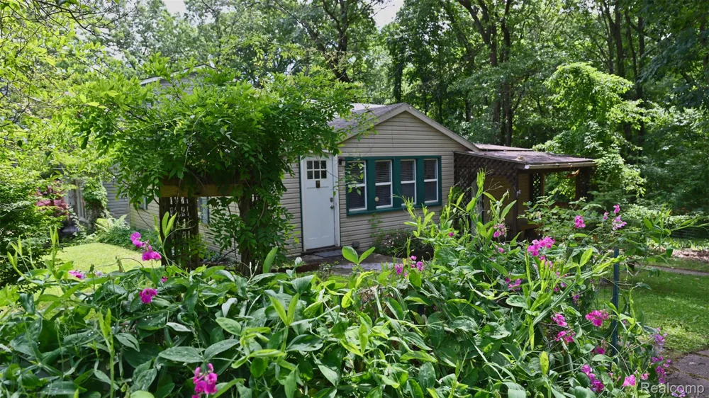3057 Hillside Drive Milford Charter Township, MI 48380