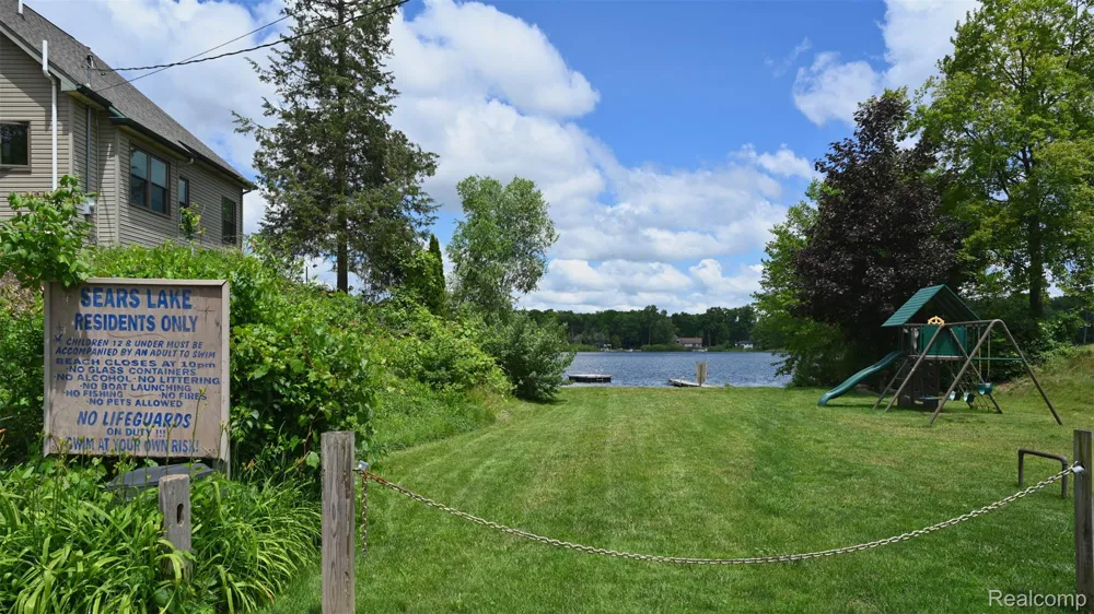 3057 Hillside Drive Milford Charter Township, MI 48380