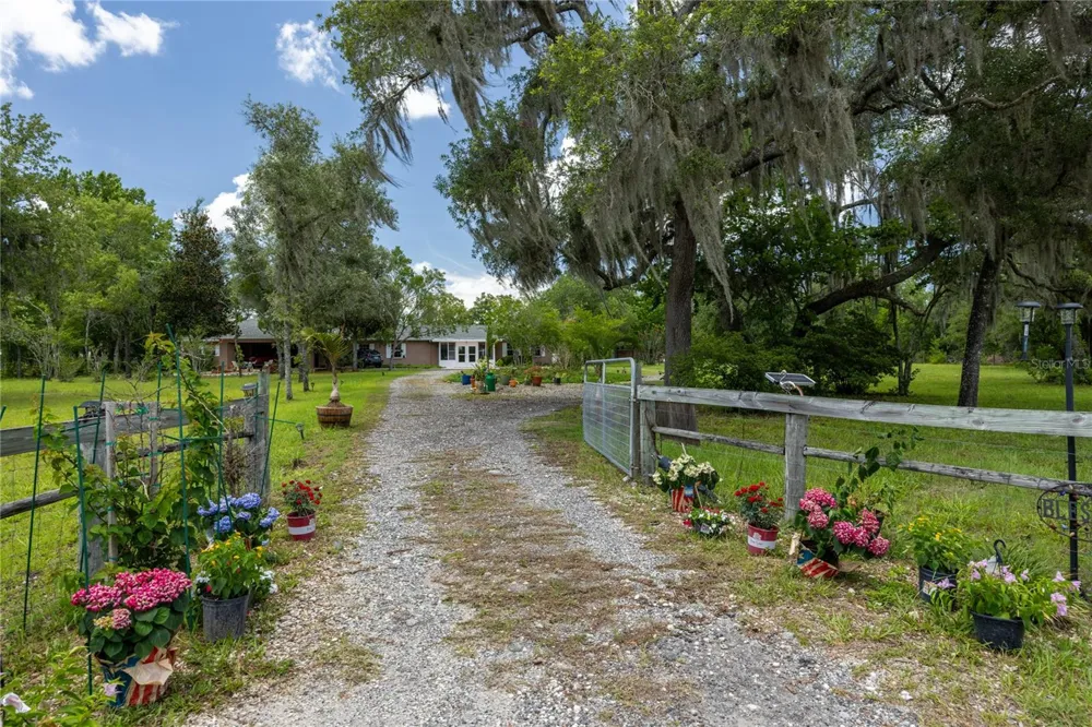 11751 SE 16TH LANE Morriston, FL 32668