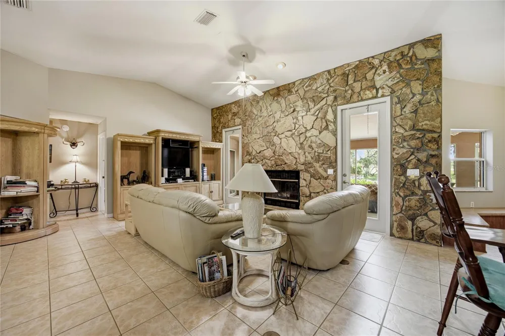 11751 SE 16TH LANE Morriston, FL 32668