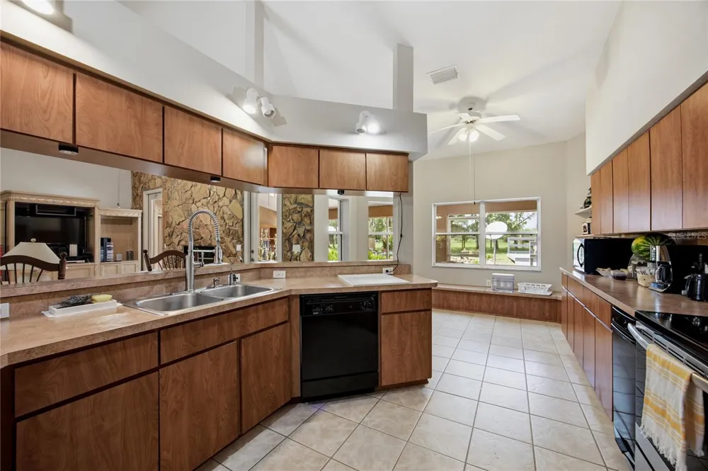 11751 SE 16TH LANE Morriston, FL 32668