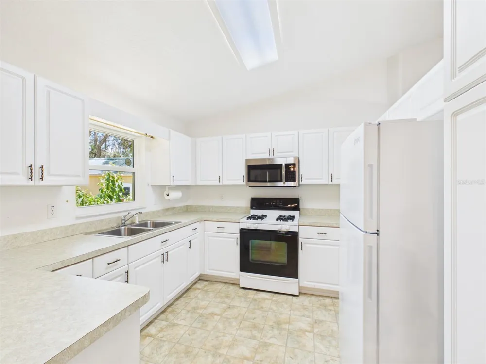 11236 RAIN POINT Inglis, FL 34449