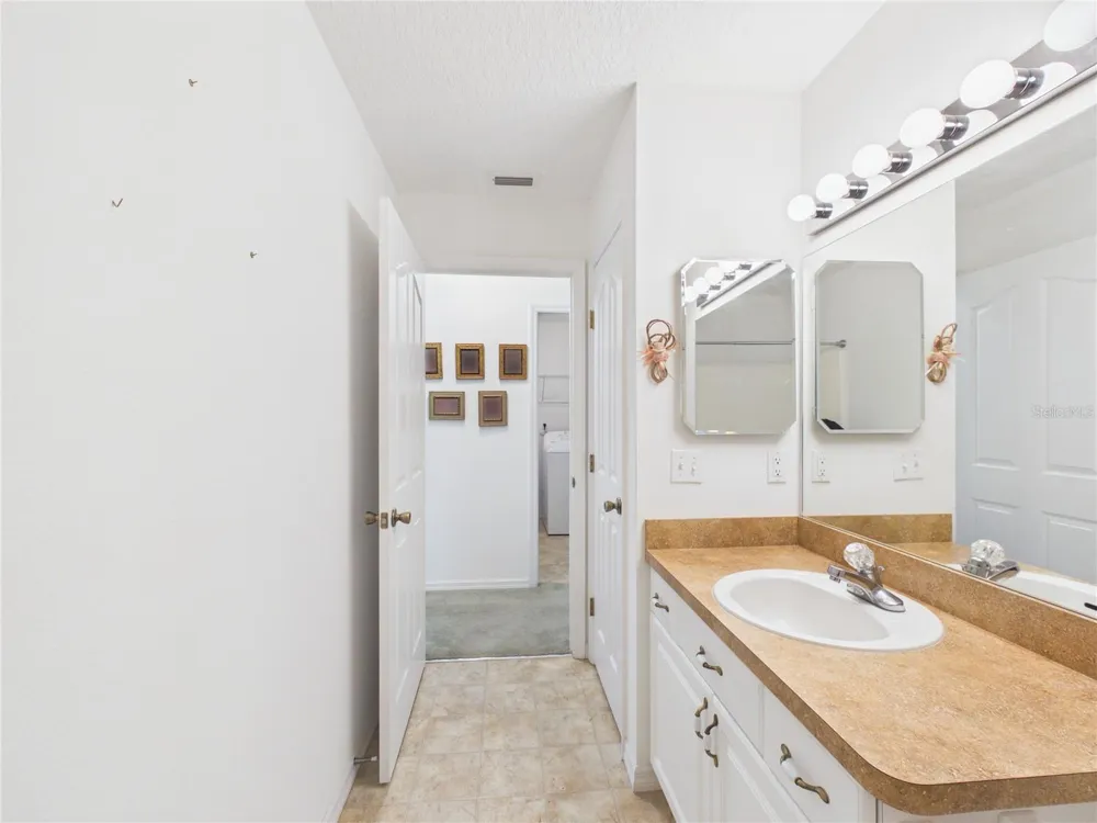 11236 RAIN POINT Inglis, FL 34449