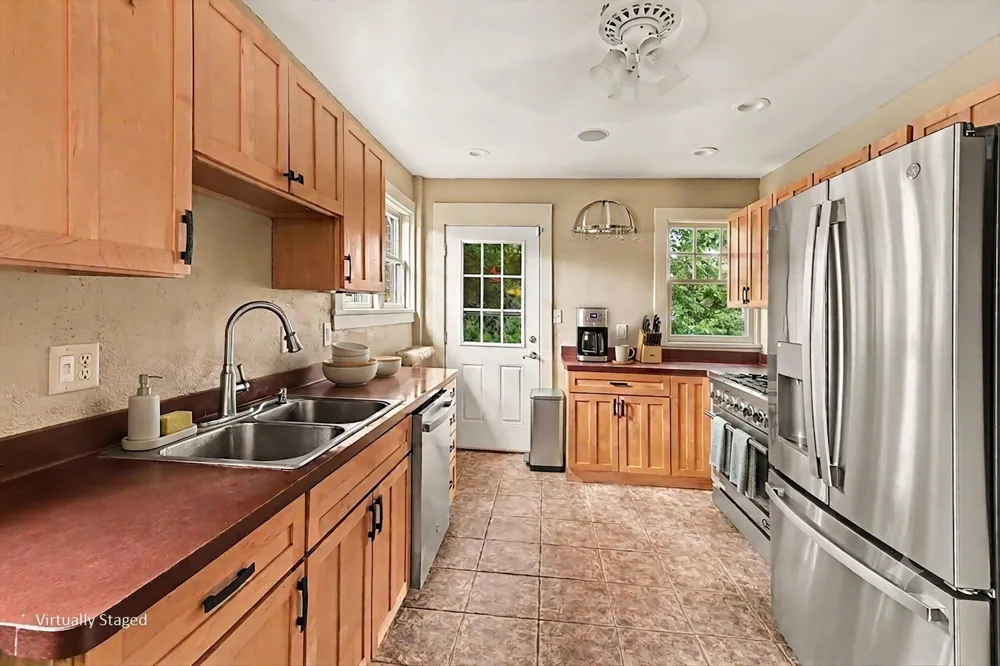 1504 Greenwood Avenue Jackson City, MI 49203