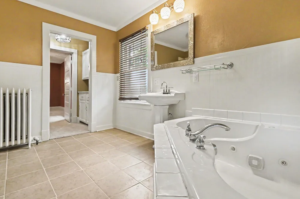 1504 Greenwood Avenue Jackson City, MI 49203