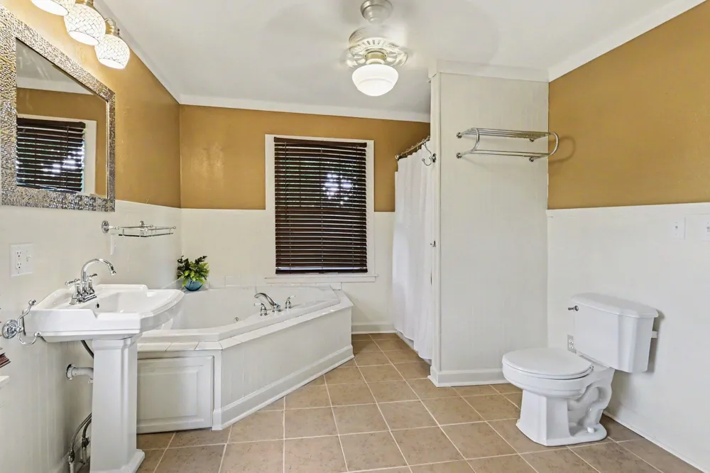 1504 Greenwood Avenue Jackson City, MI 49203