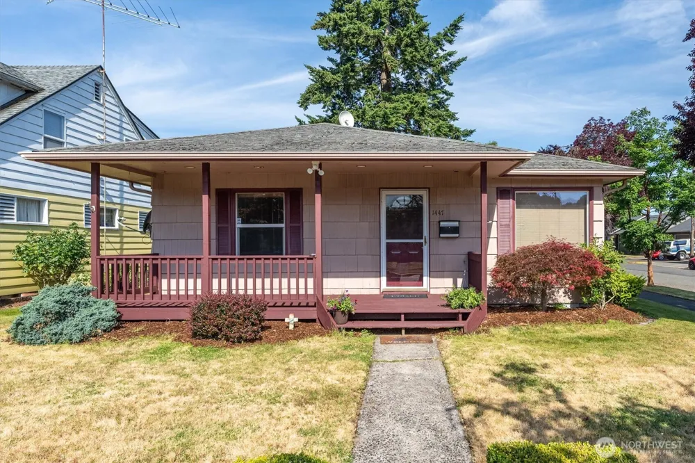 1447 9th Avenue Longview, WA 98632