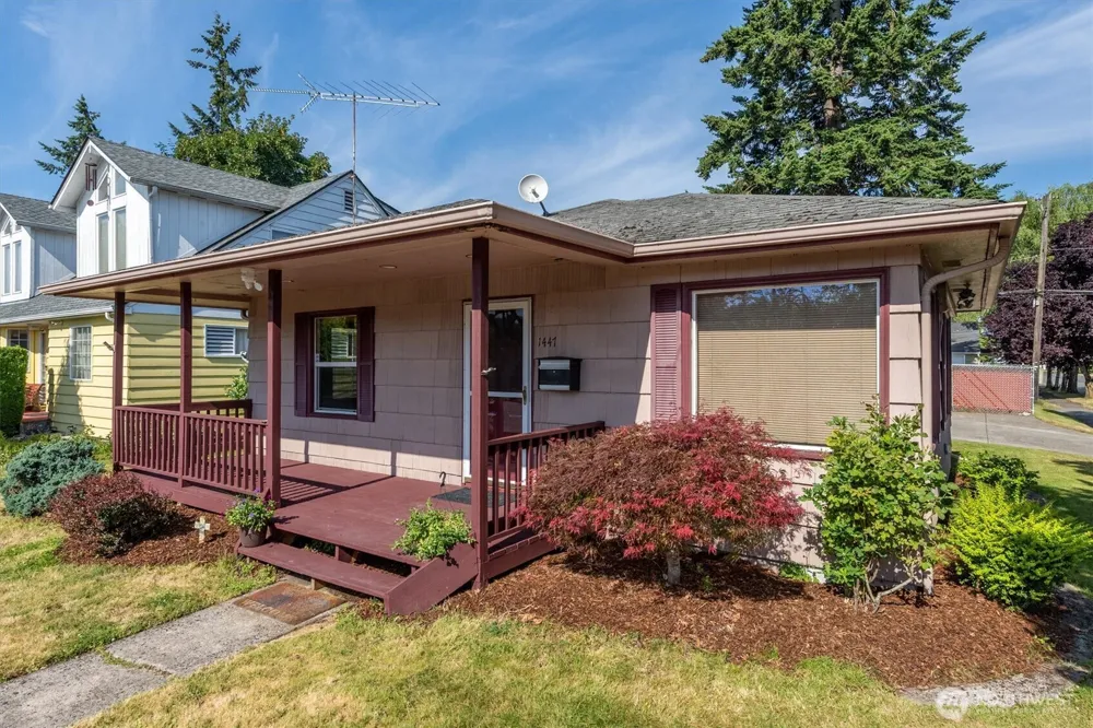1447 9th Avenue Longview, WA 98632