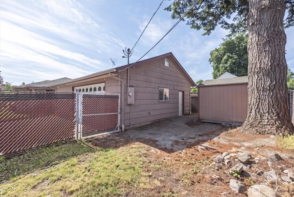 1447 9th Avenue Longview, WA 98632