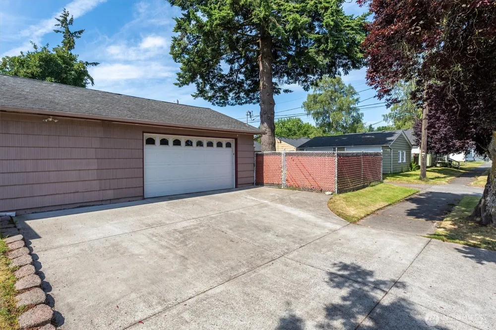 1447 9th Avenue Longview, WA 98632