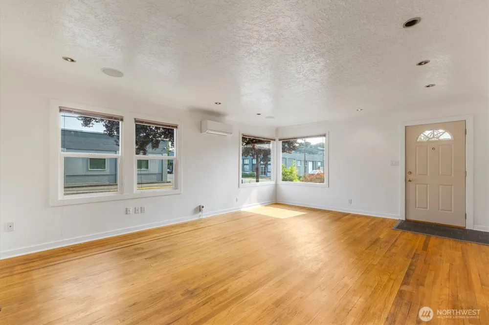1447 9th Avenue Longview, WA 98632