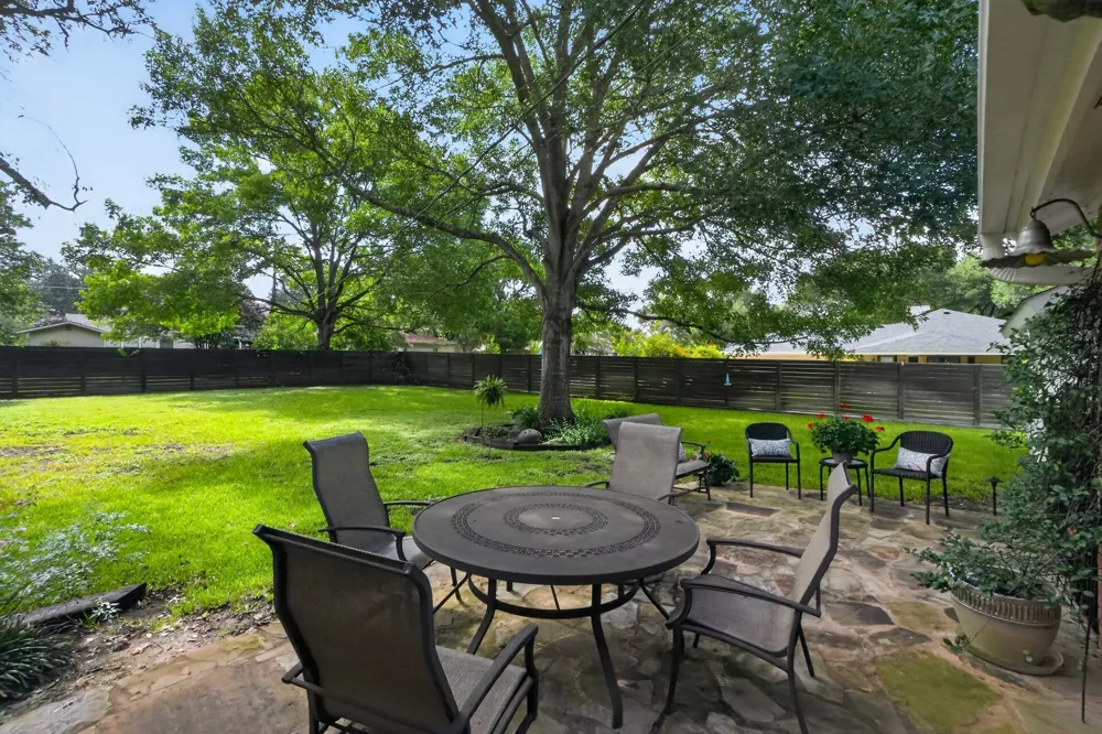 1622 Twin Island Drive Drive Lockhart, TX 78644