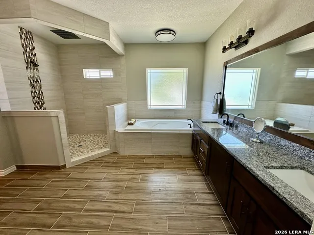112 Estates Dr La Vernia, TX 78121