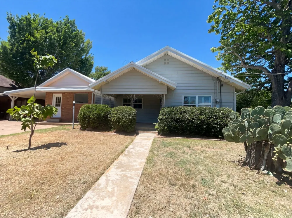 421 3rd Street Jacksboro, TX 76458