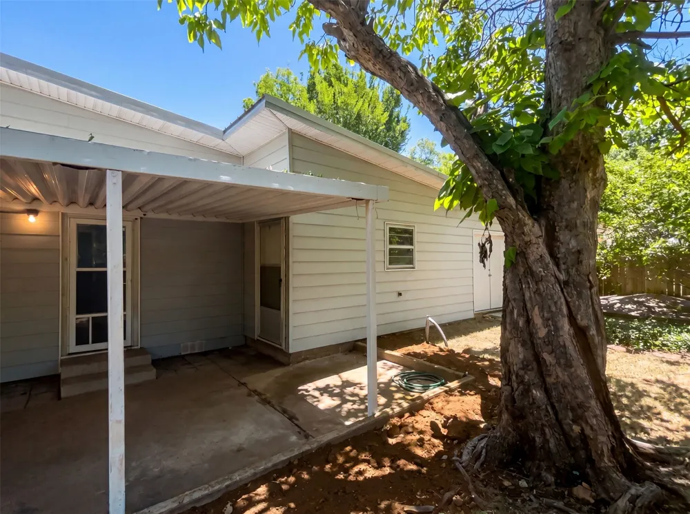421 3rd Street Jacksboro, TX 76458