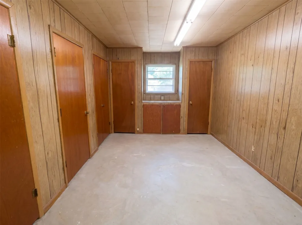 421 3rd Street Jacksboro, TX 76458