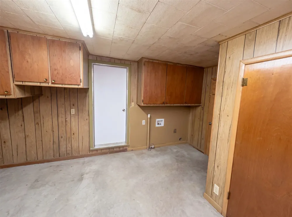 421 3rd Street Jacksboro, TX 76458