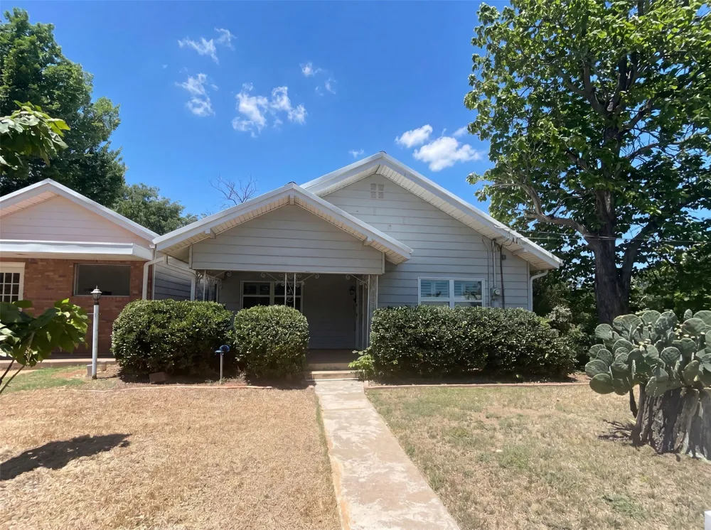 421 3rd Street Jacksboro, TX 76458