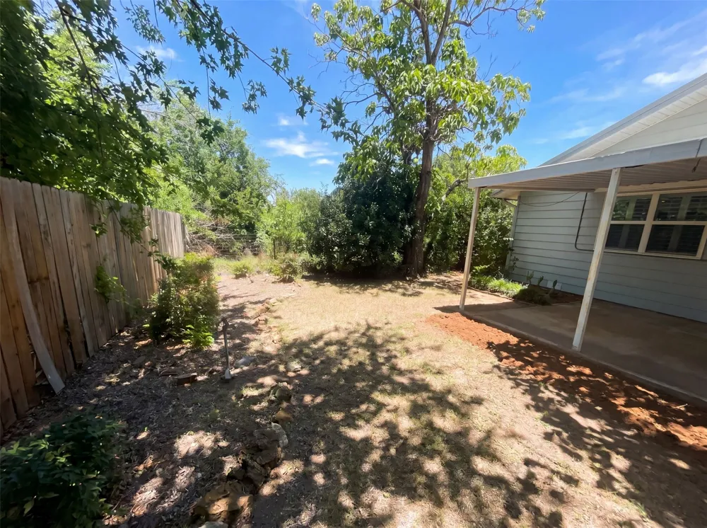 421 3rd Street Jacksboro, TX 76458